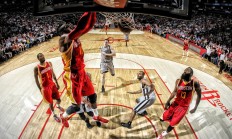 开云体育视频直播-猛龙强压广厦队，字母哥点燃赛场，一场跨越地域的篮球对话