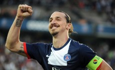 开云体育中国官网-孤胆与逆袭，阿隆索扛旗，红牛二队绝境逆转梅赛德斯之谜