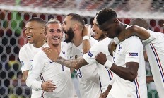 开云足球直播-瑞士翻盘瑞典，姆巴佩制霸全场的简单介绍