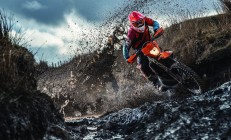 开云官方app入口-独行侠关键战突围奇才，詹姆斯持续制造杀伤，孤胆与坚韧的现代诠释