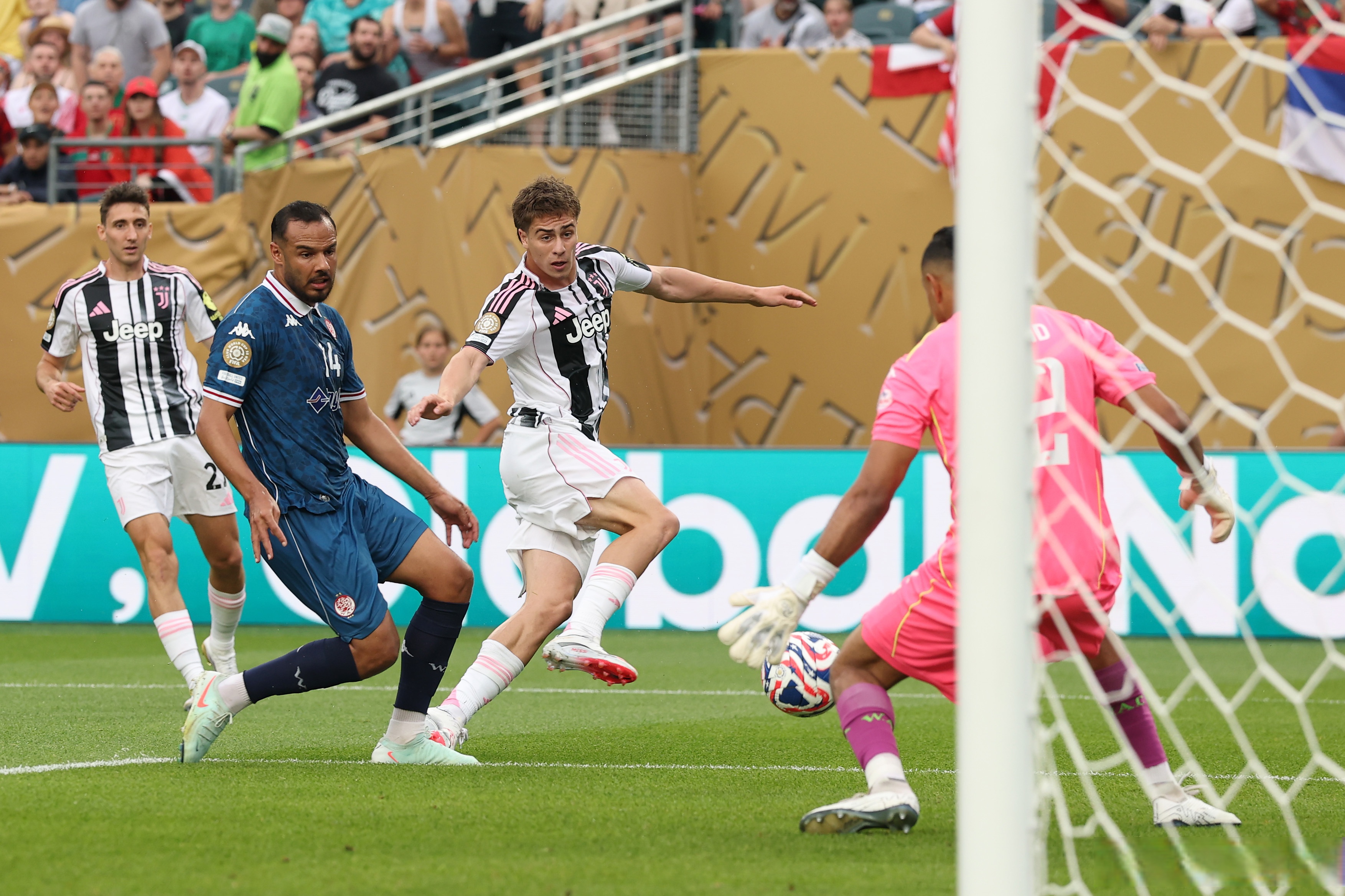 巴塞罗那前锋比达尔转会加盟尤文图斯的简单介绍