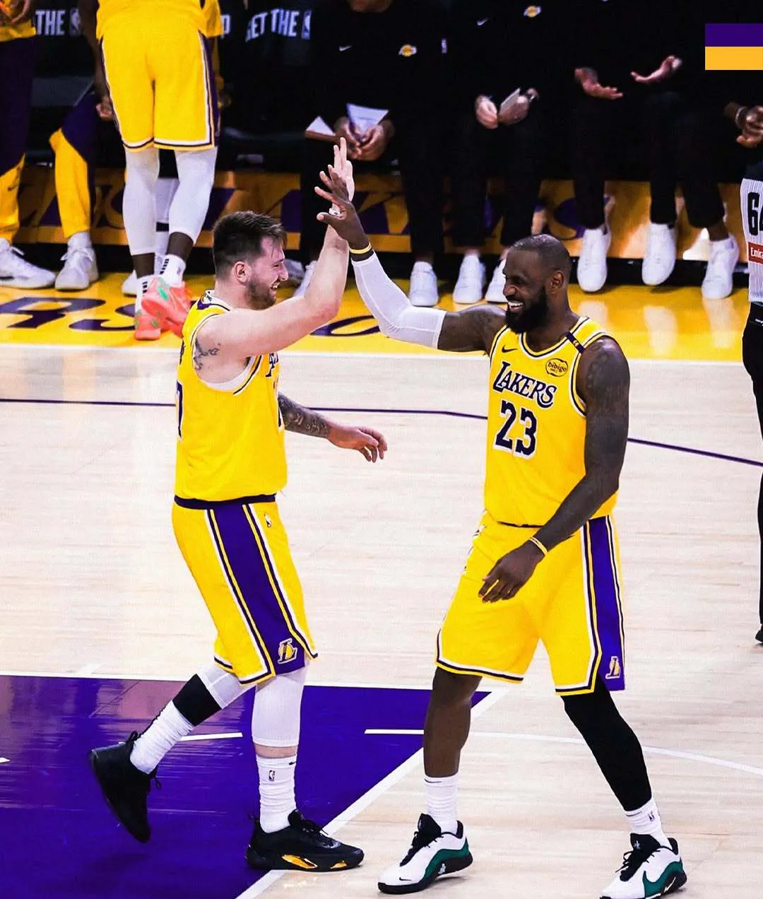 包含詹皇表现神勇,湖人击败黄蜂的词条 包含詹皇表现神勇,湖人击败黄蜂的词条