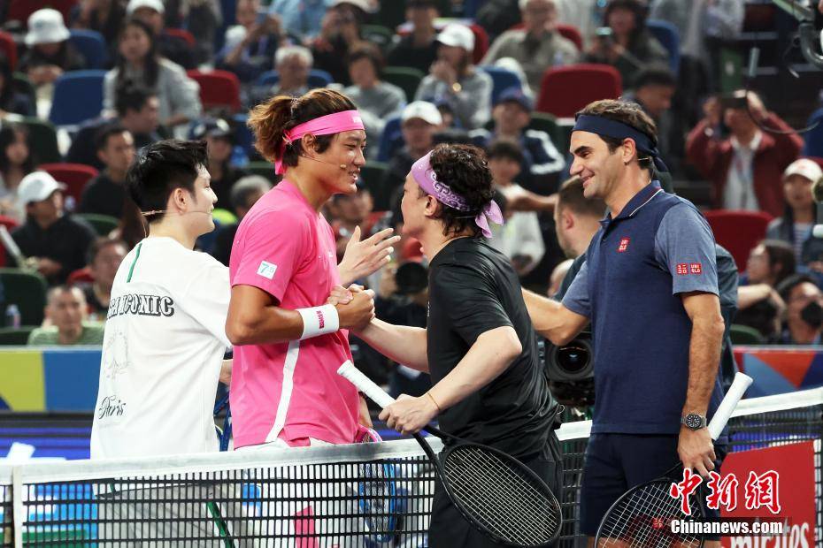 包含日本网球队横扫意大利网球队，费德勒爆发神勇的词条