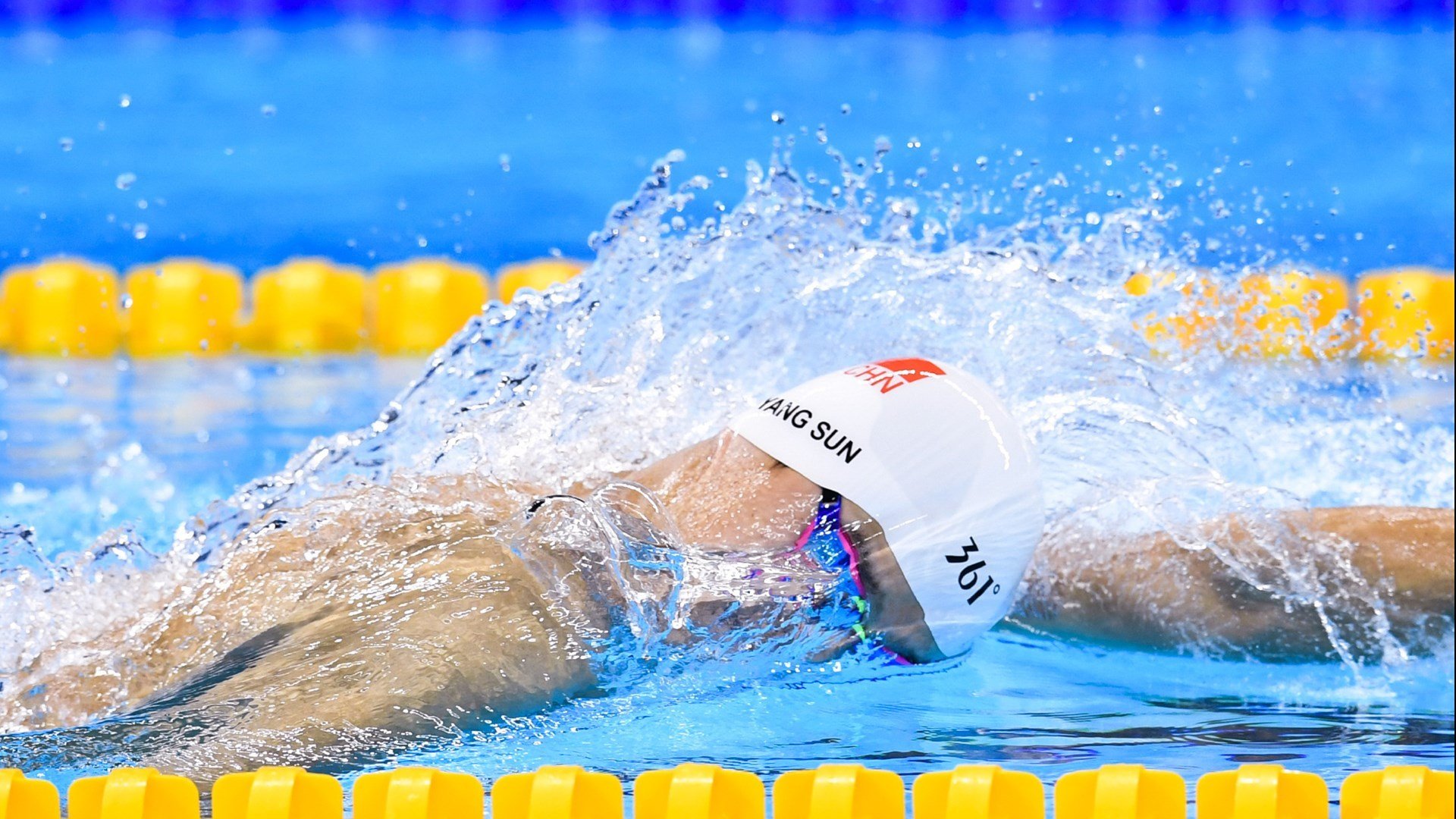 防守铁壁与压力绽放，湖人锁死深圳，锡安逆境爆发