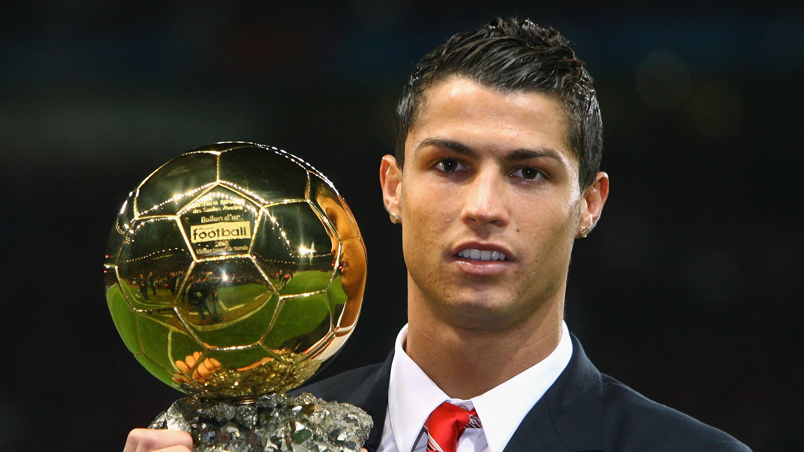 从伯纳乌到沙漠绿洲,本泽马爆发之夜与黄色潜水艇的沙特巅峰对决