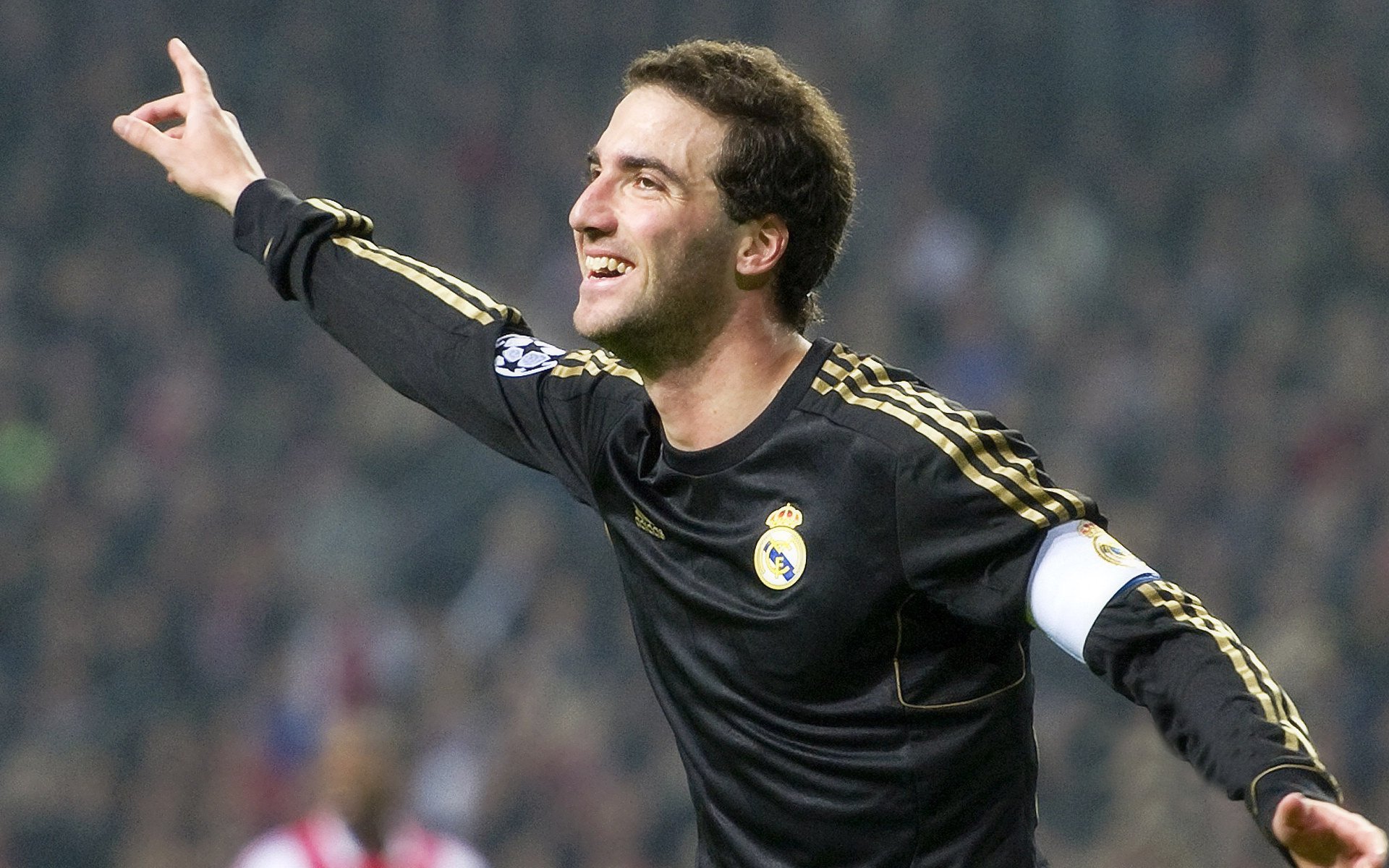 德甲争冠夜惊现跨界杀神！英格拉姆式降维打击彻底撕裂钢铁防线