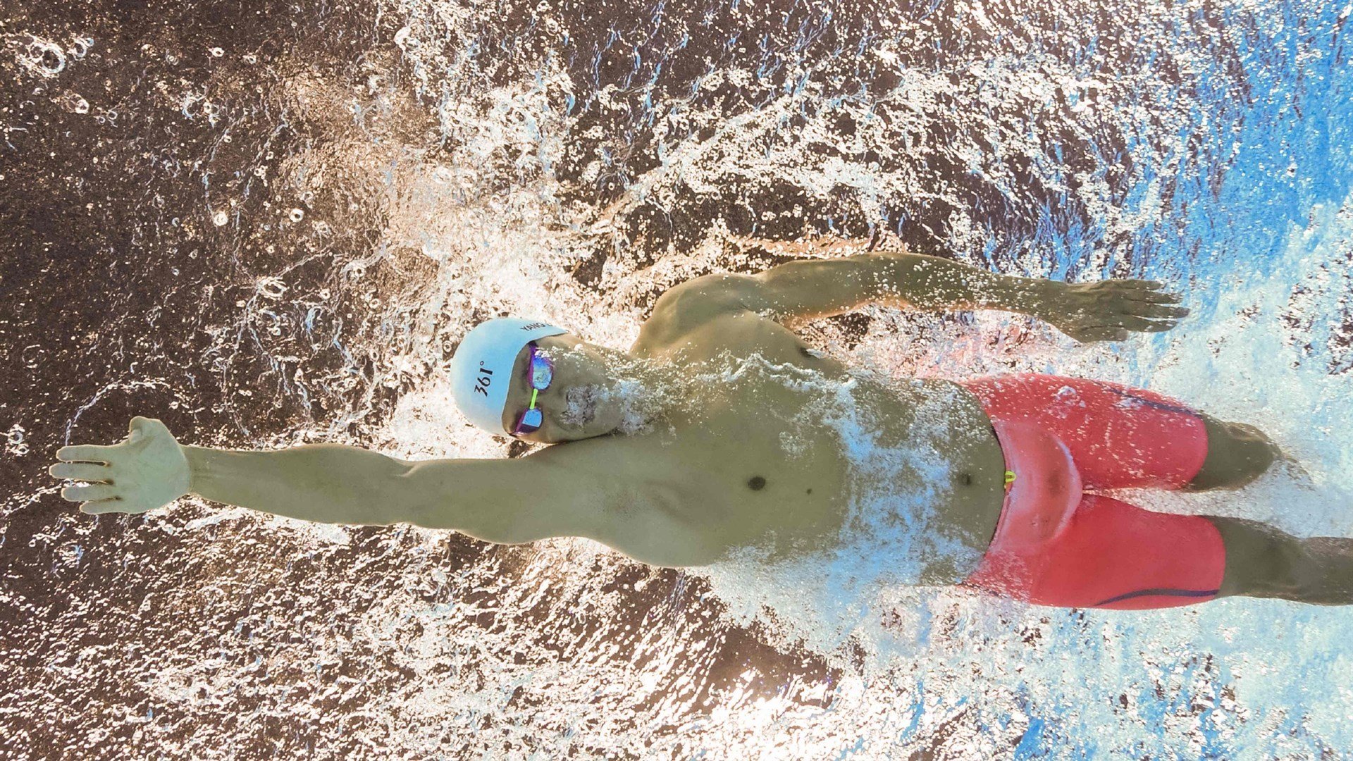 红魔铁骑碾过蓝桥，苏亚雷斯独舞定义英超巅峰夜